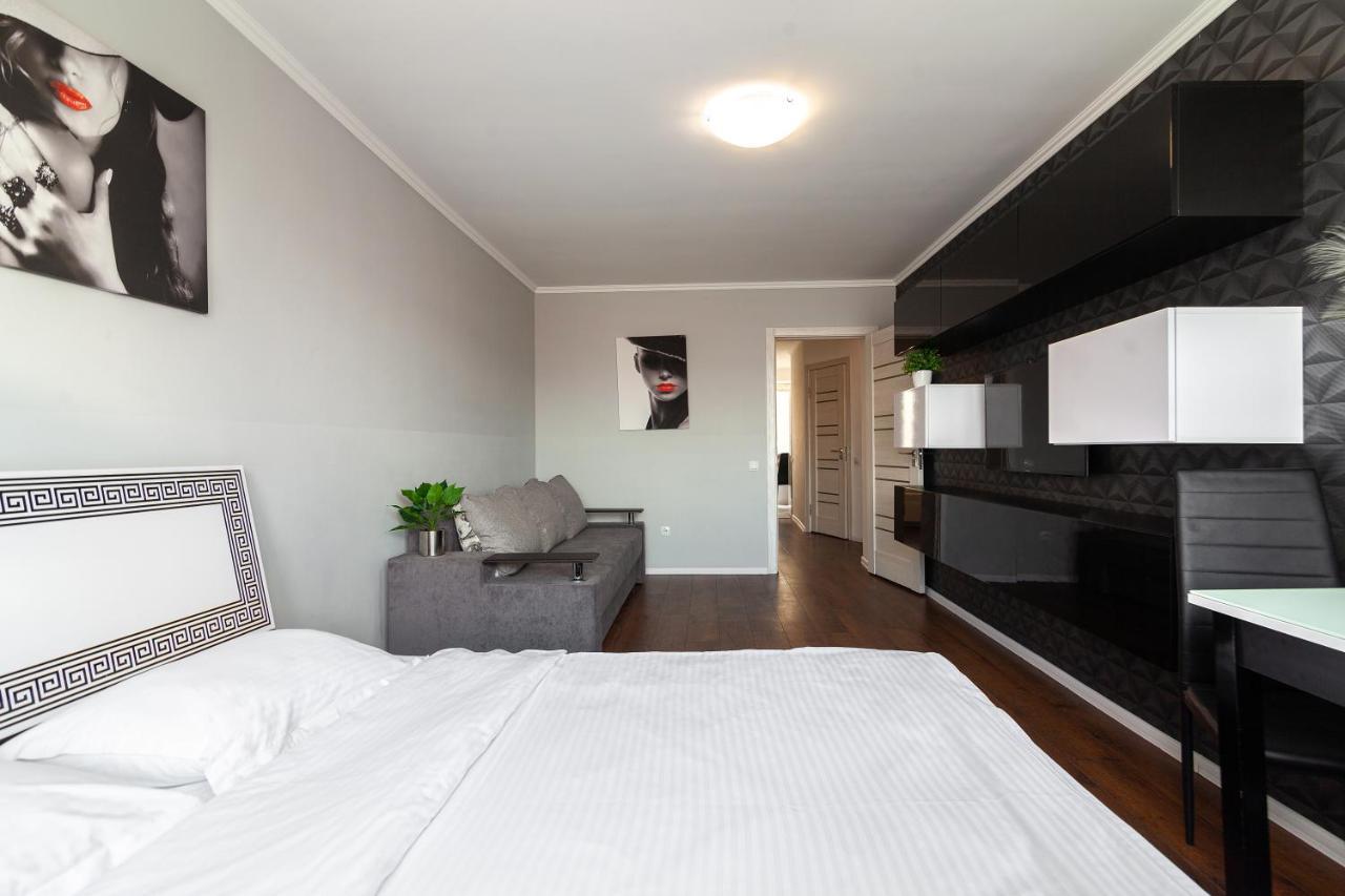 Leogrand Apartments On Svobody Lviv Ngoại thất bức ảnh